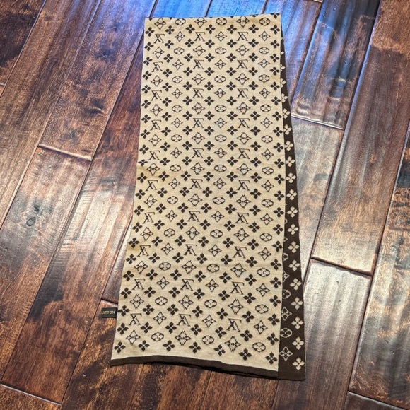 Vintage Two Tone Louis Vuitton Monogram Wool Scarf - Picture 6 of 9
